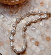 Load image into Gallery viewer, Chunky Pearl Necklace